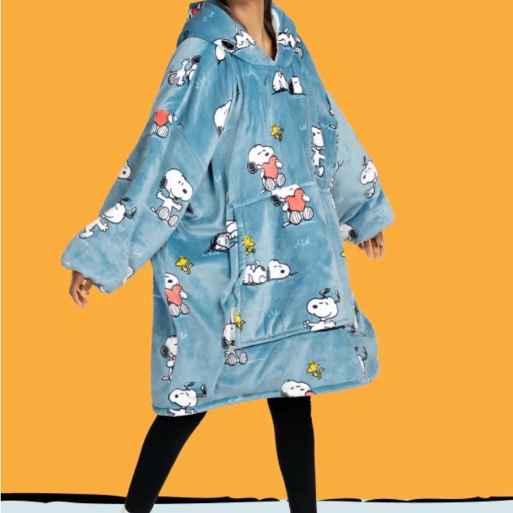Snoopy wearable blanket